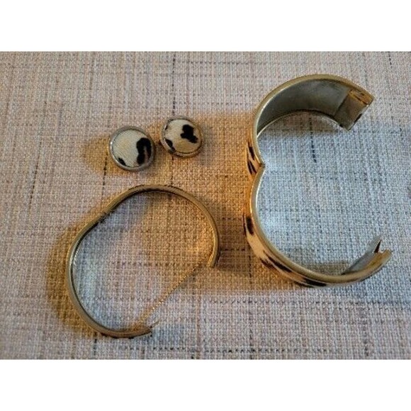 VINTAGE BERGERE FAUX LEOPARD BRACELETS & CLIP EARRINGS SET - Picture 5 of 7